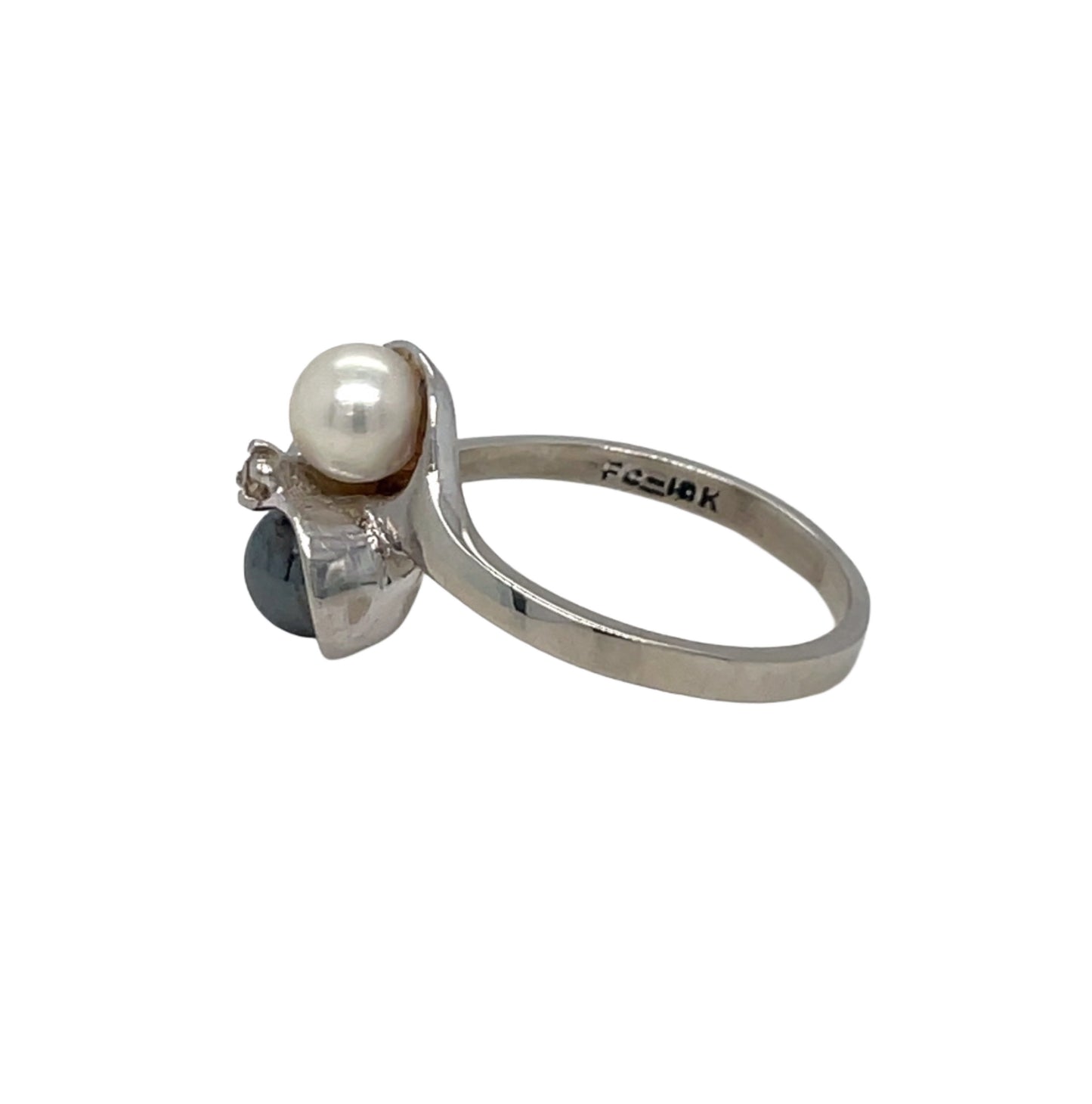 Black & White Pearl Ring